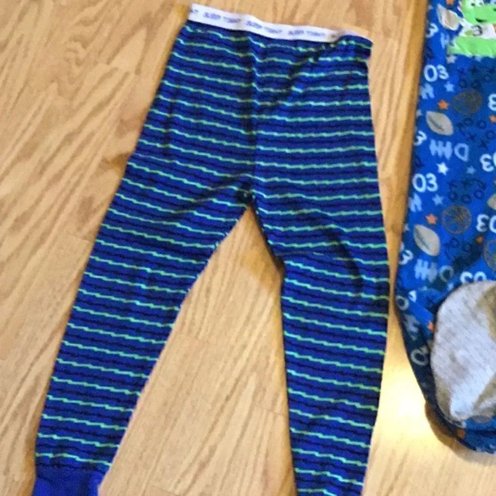Boys pj lot size 5 - Picture 4 of 14